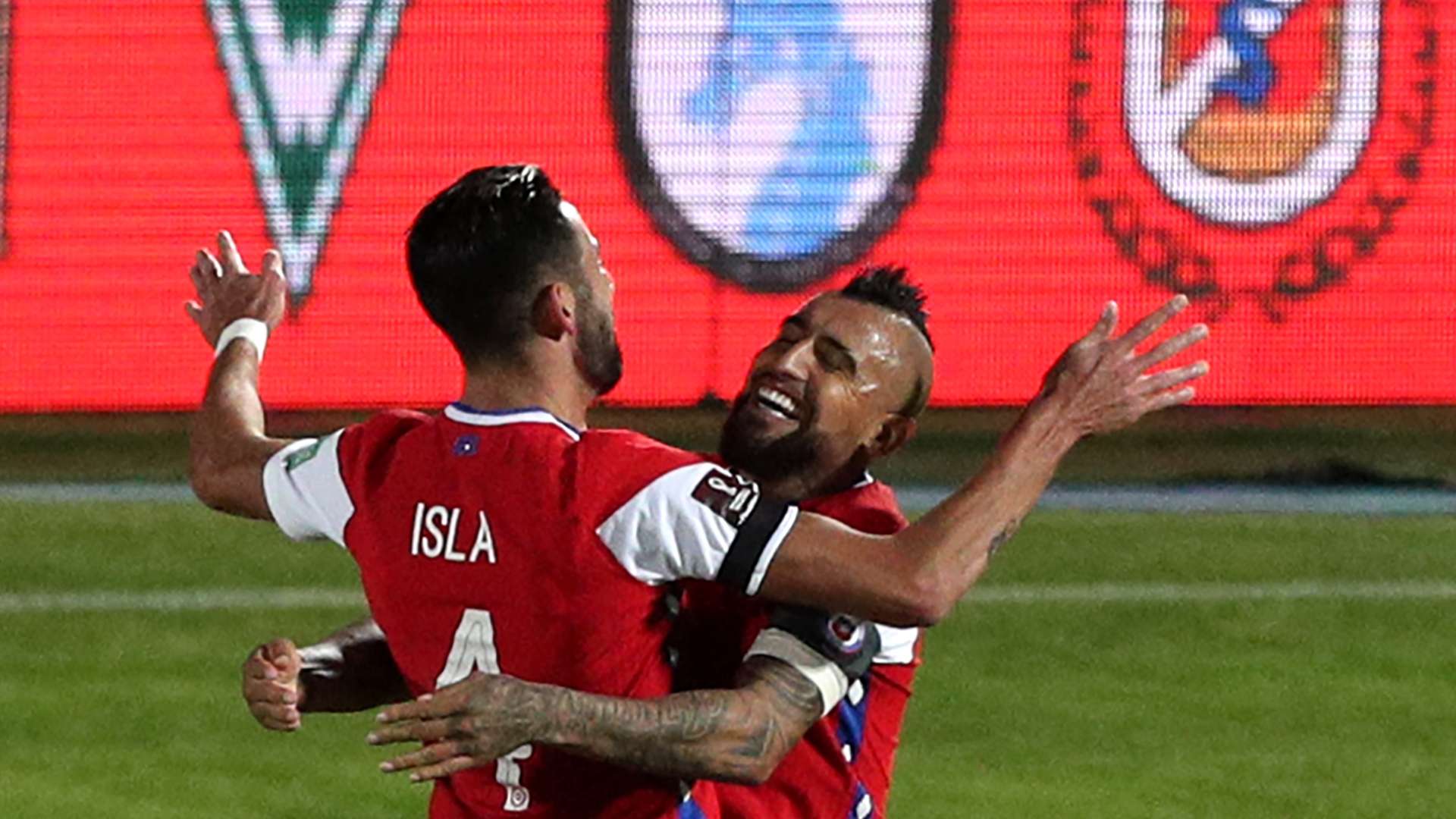 131120 Arturo Vidal Mauricio Isla Chile Perú