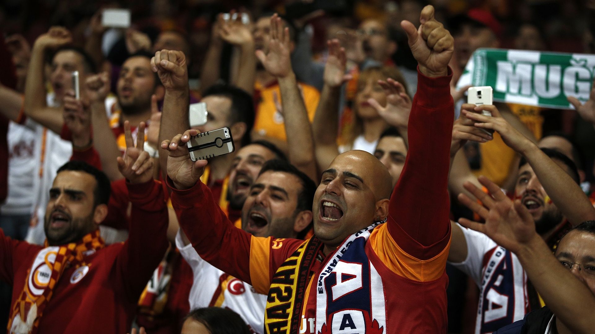 Flare Emirates Stadium Arsenal Galatasaray Champions League 01102014