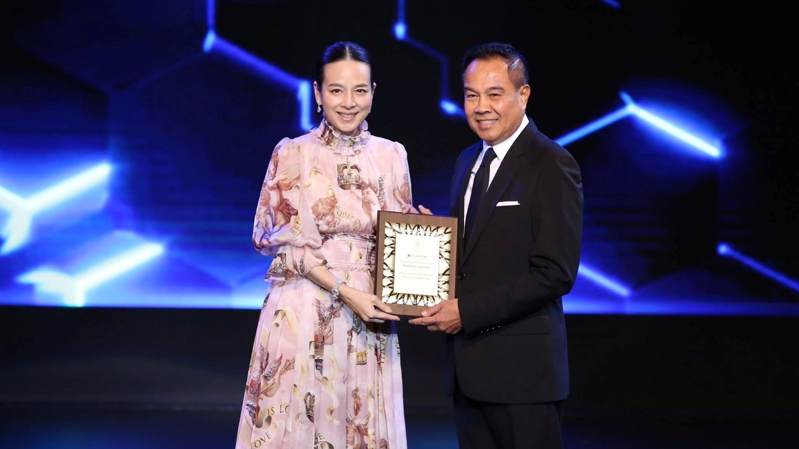 สมยศ พุ่มพันธุ์ม่วง - นวลพรรณ ล่ำซำ