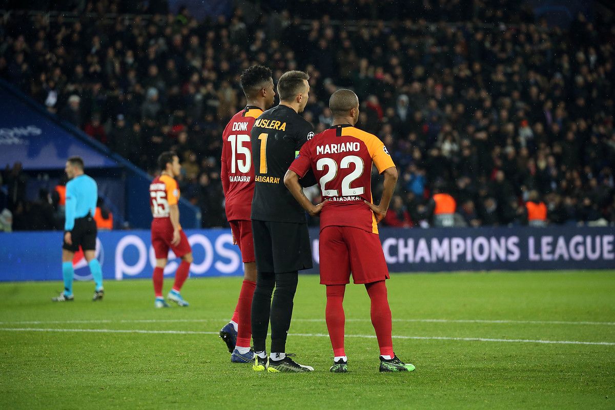 Ryan Donk Fernando Muslera Mariano PSG Galatasaray UEFA Champions League 12/11/19