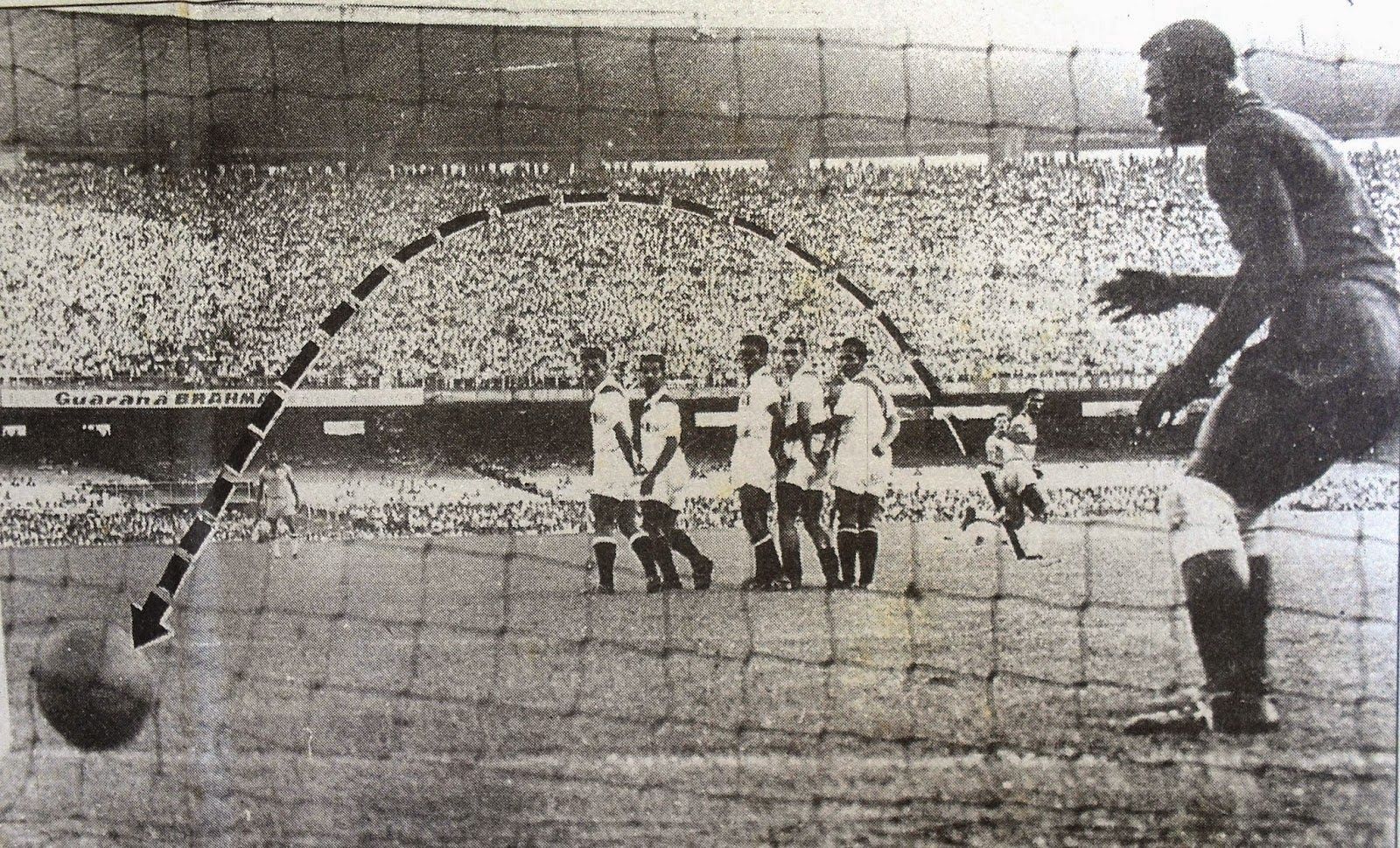 Didi Brasil Peru 1957 gol de falta