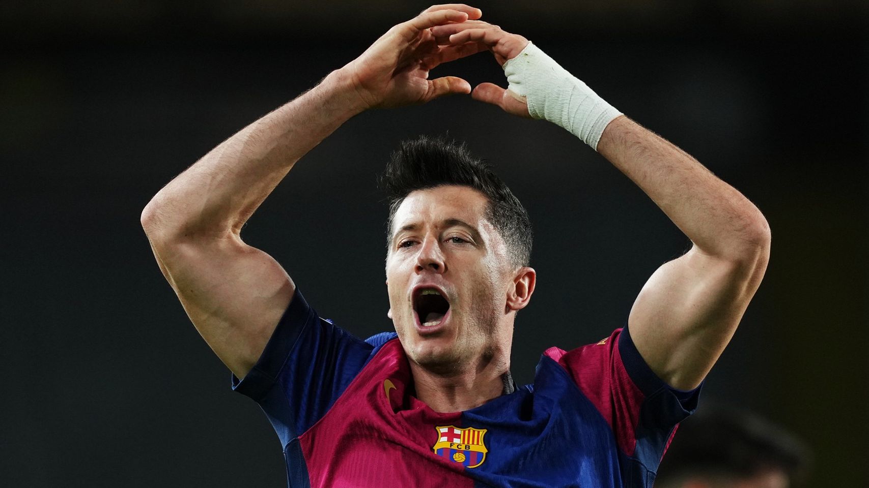 Robert Lewandowski Barcelona 2024 HIC 2:1