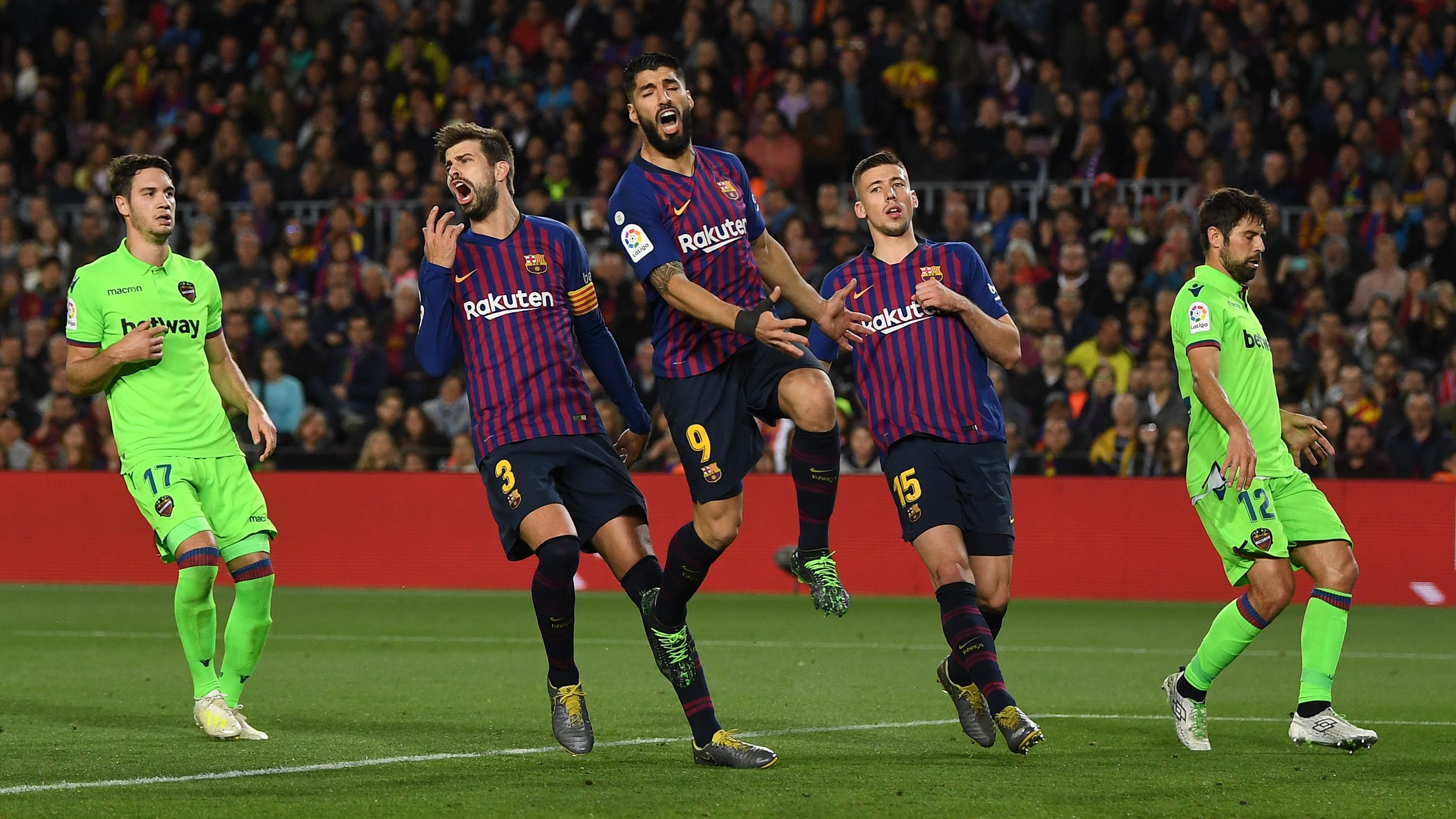 Gerard Pique Luis Suarez Clement Lenglet Barcelona Levante LaLiga 27042019