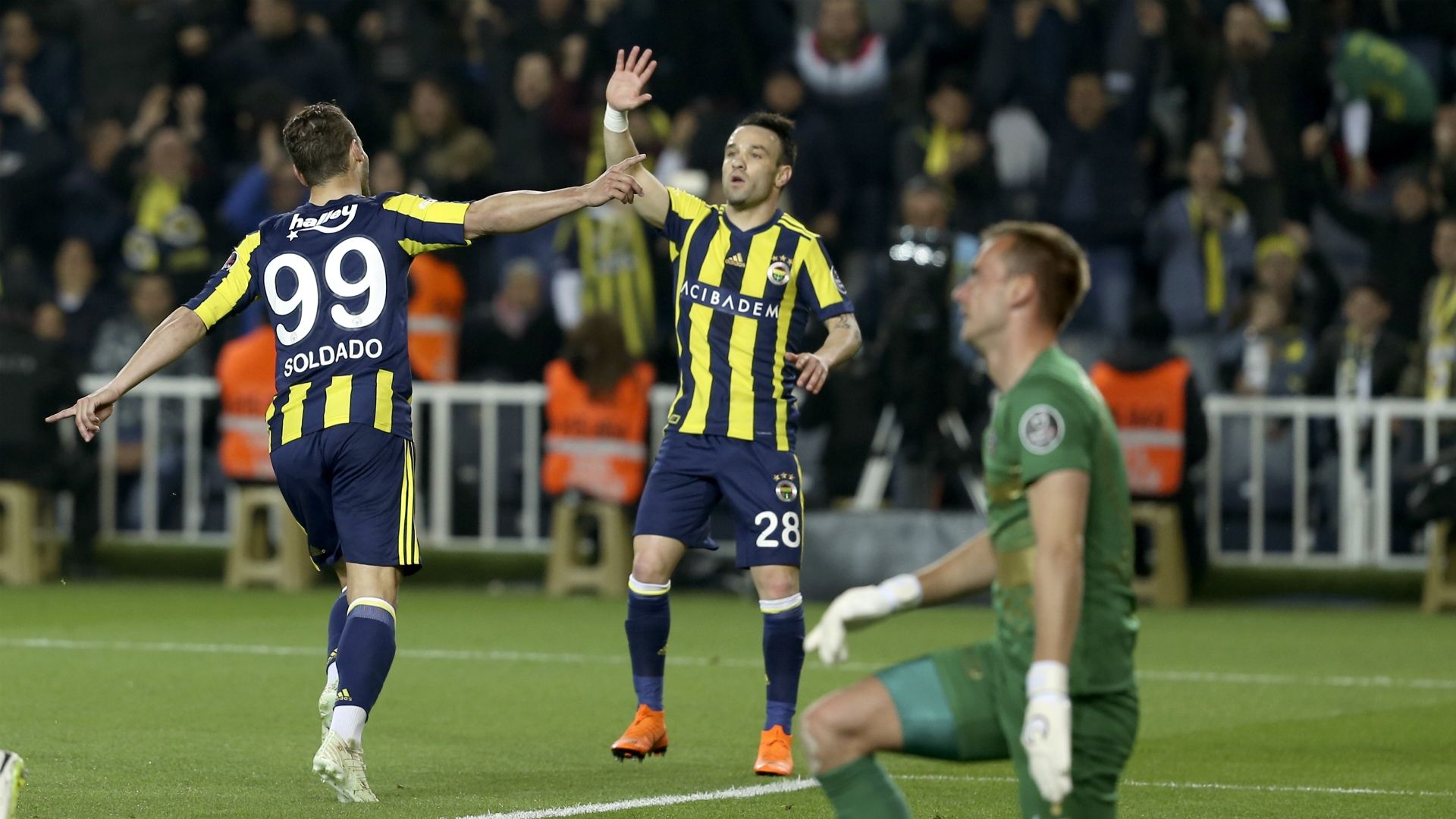 Mathieu Valbuena Roberto Soldado Fenerbahce Osmanlispor 04082018