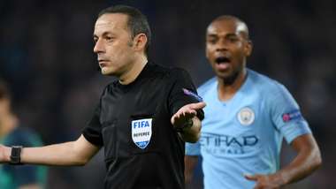 Cuneyt Cakir Man City Tottenham 2018-19