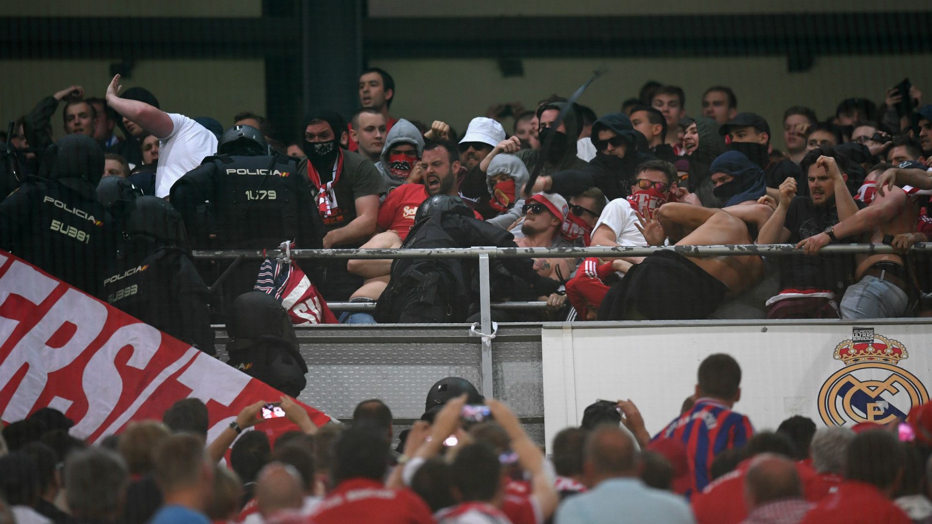 bayern fans - cropped