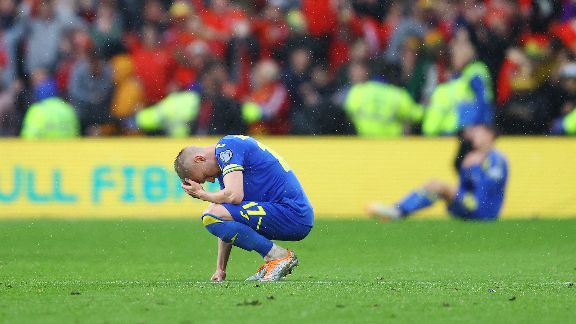 Zinchenko Ukraine Wales 2022