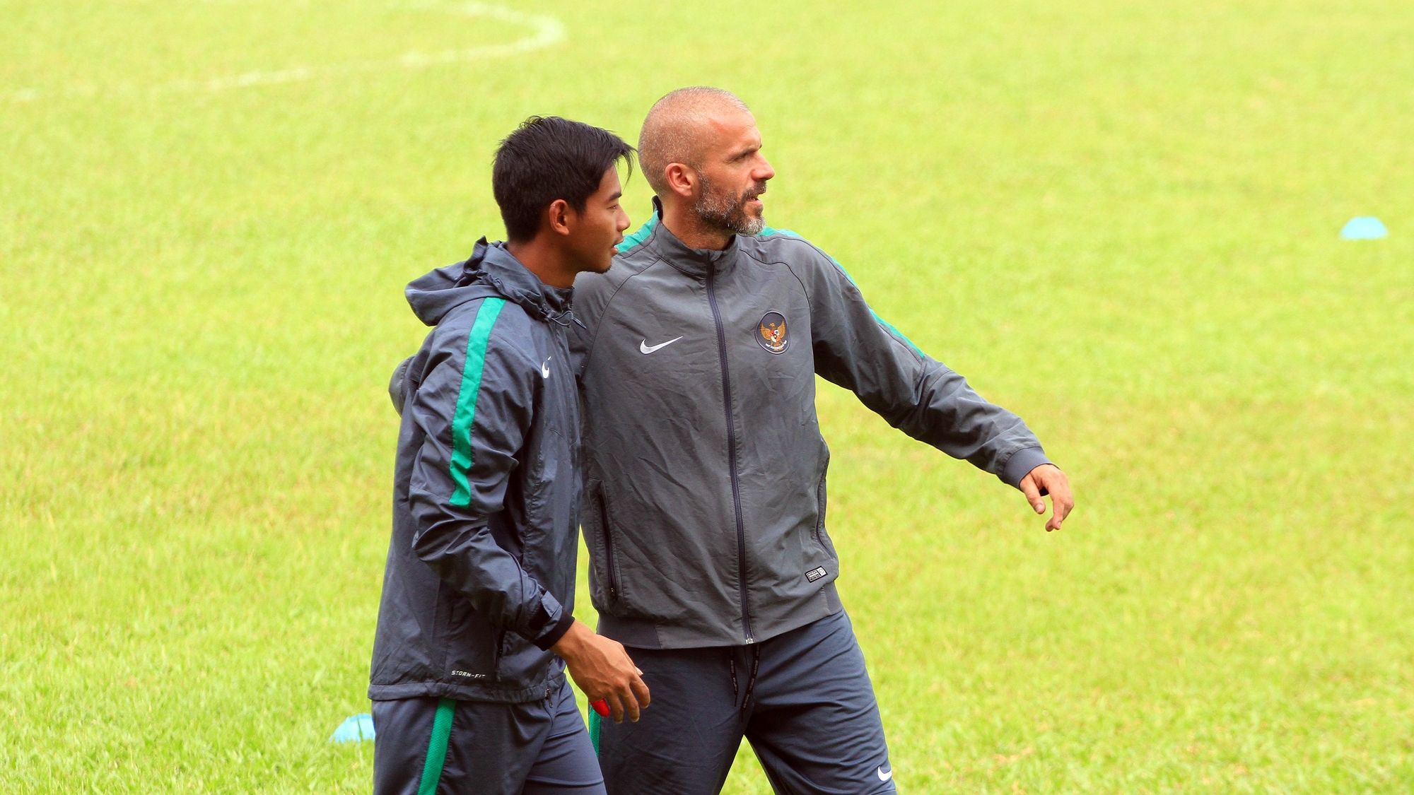Satria Tama & Eduardo Perez Moran - Latihan Timnas Indonesia