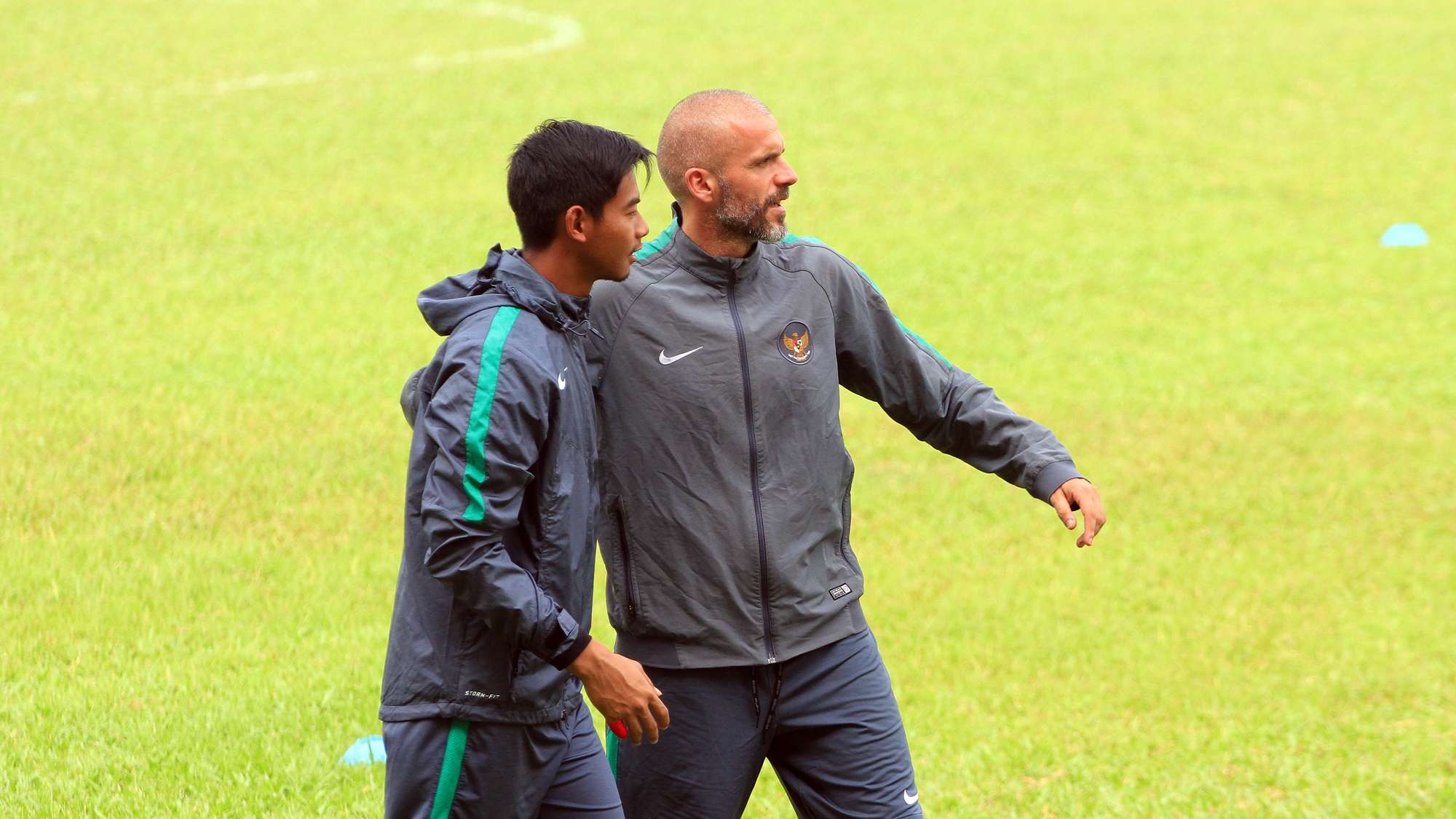 Satria Tama & Eduardo Perez Moran - Latihan Timnas Indonesia