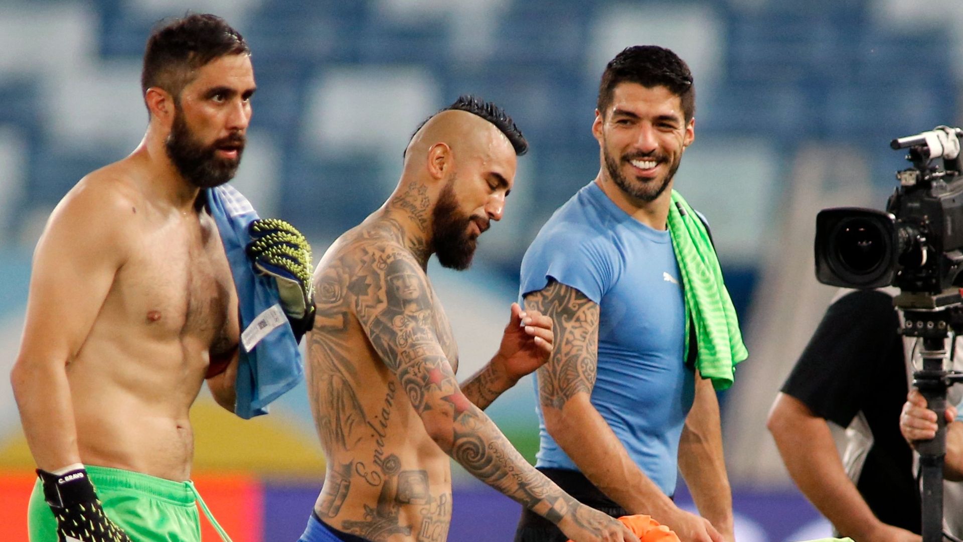 210621 Uruguay Chile Claudio Bravo Luis Suárez Arturo Vidal