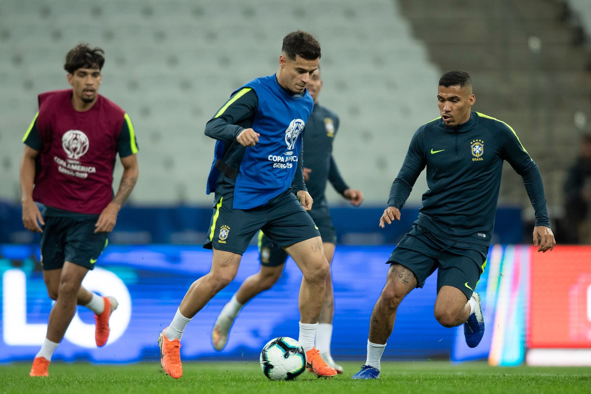 Coutinho em treino da seleção brasileira em Itaquera