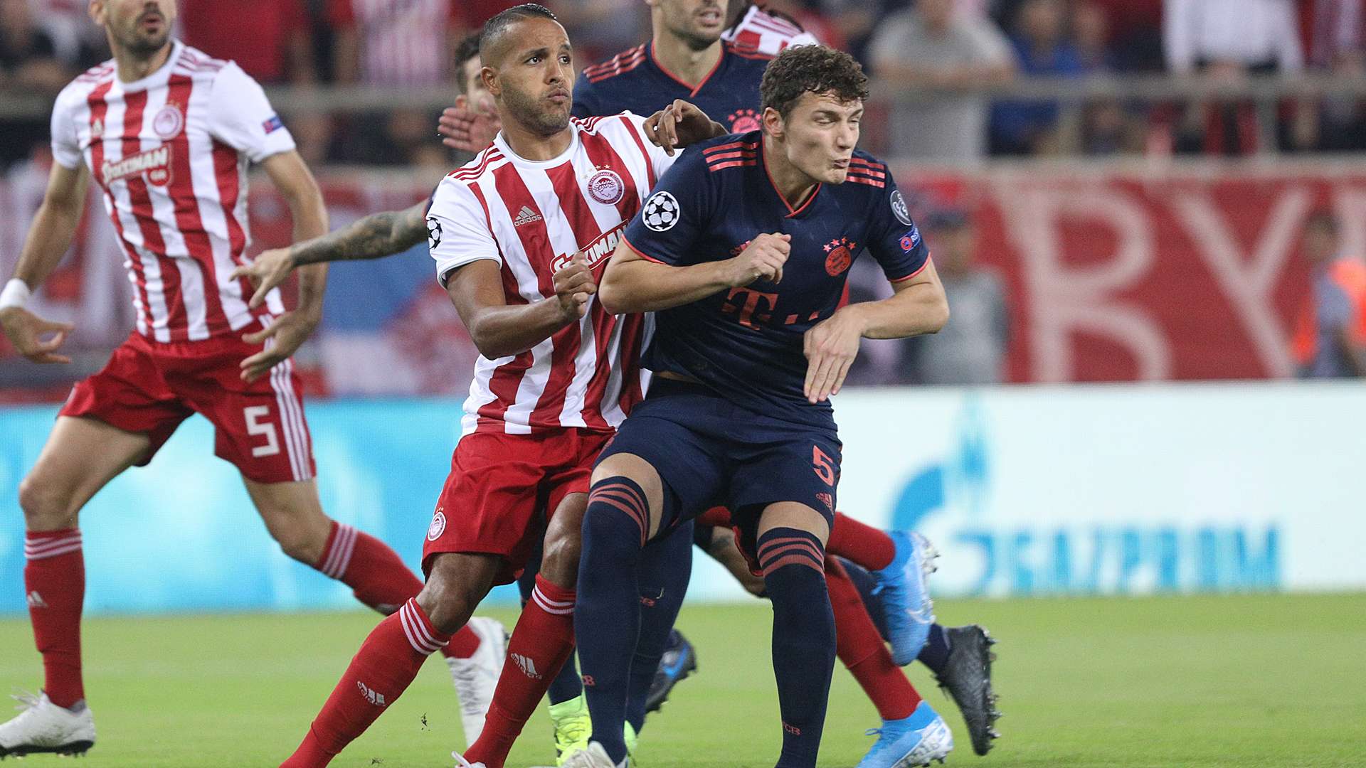 Benjamin Pavard FC Bayern Olympiakos