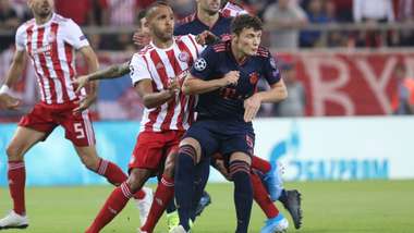 Benjamin Pavard FC Bayern Olympiakos