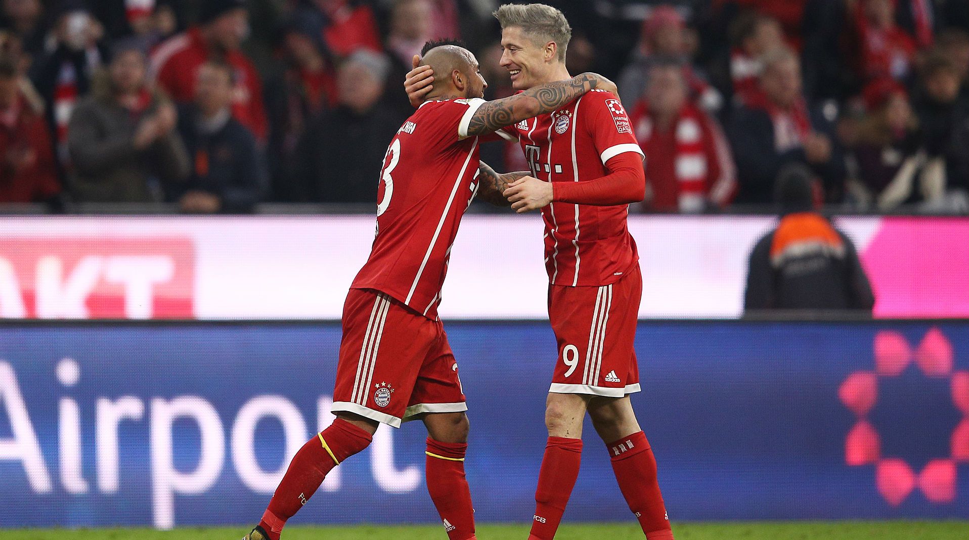 181117 Robert Lewandowski Arturo Vidal Bayern Augsburg