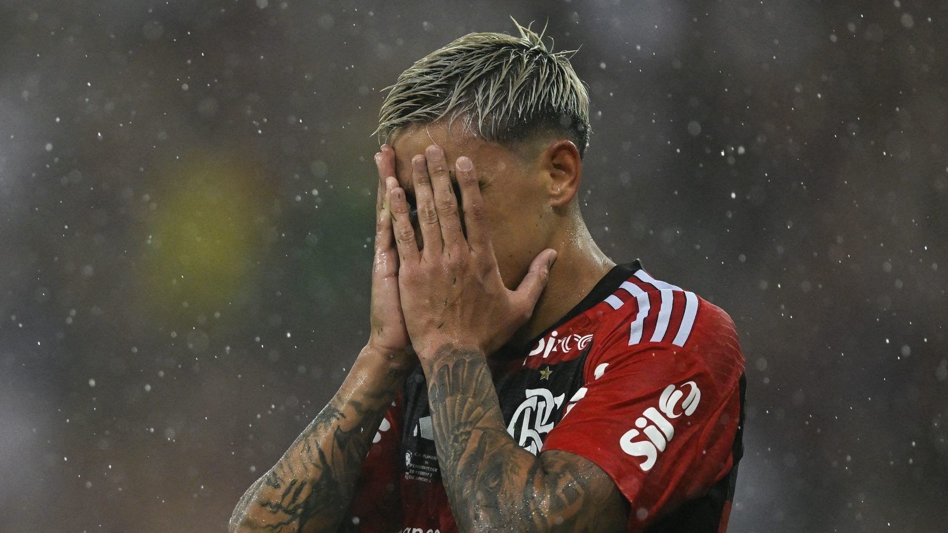 Pedro lamenta durante jogo do Flamengo, 2023