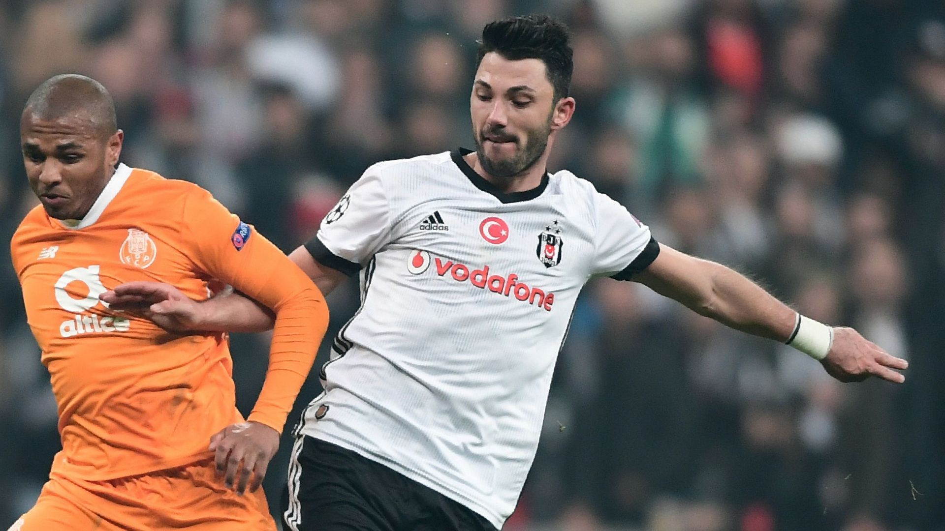 Yacine Brahimi Tolgay Arslan Besiktas Porto UCL 11212017