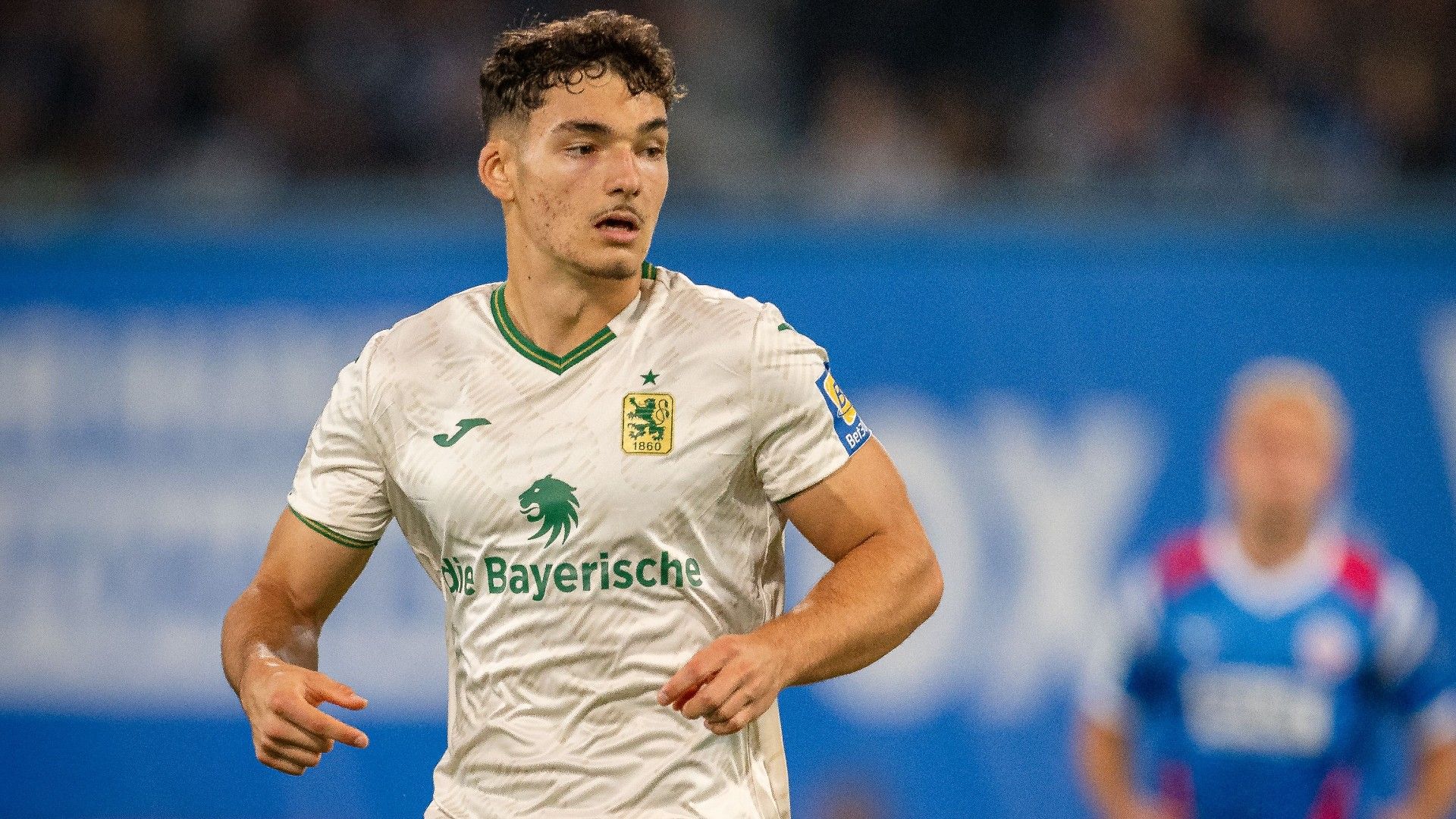 Sean Dulic of TSV 1860 München in action