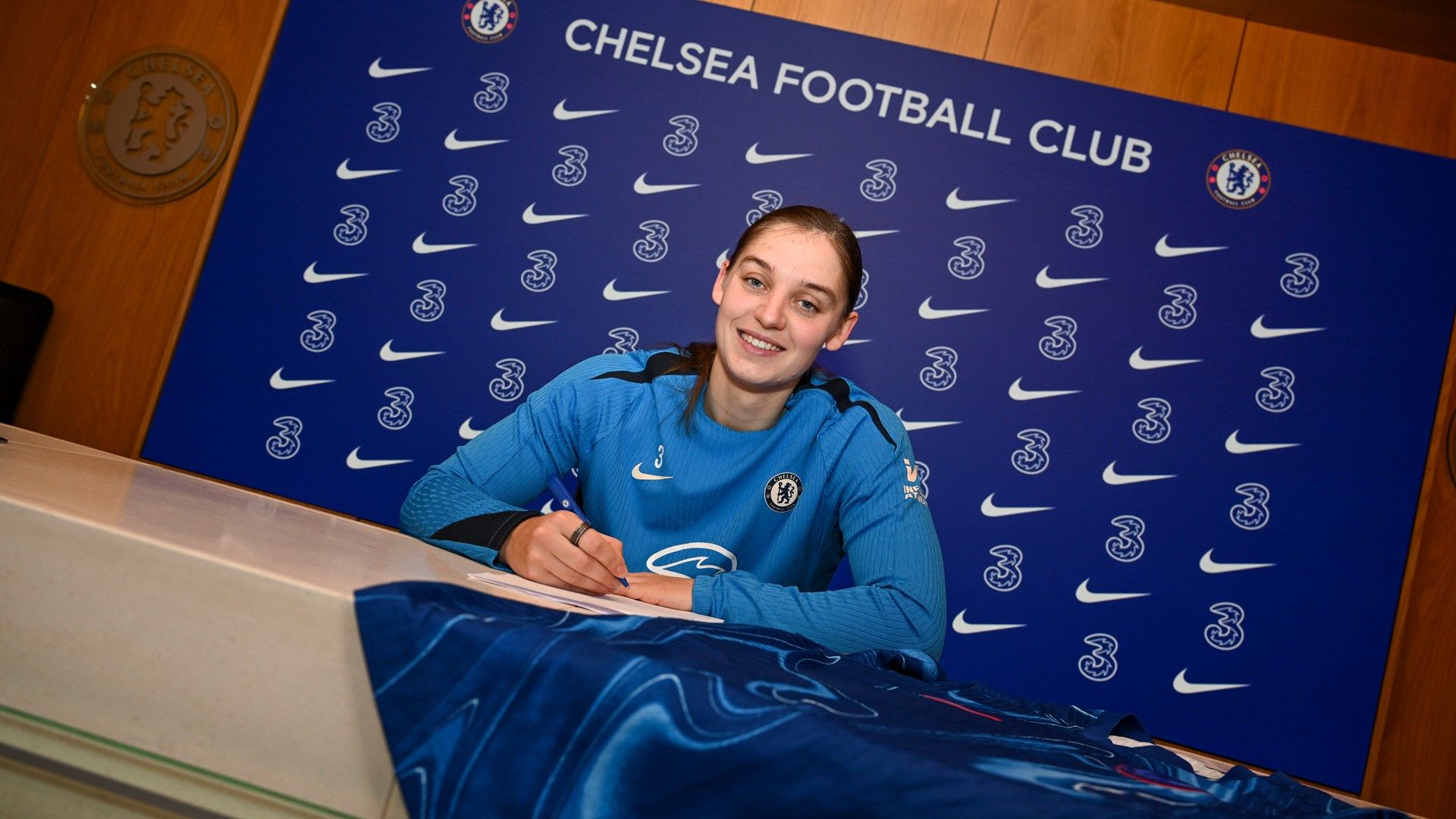 Aniek Nouwen Chelsea contract extension 2025