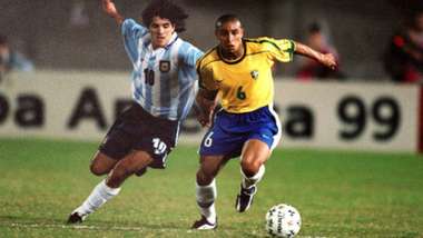 Ariel Ortega Roberto Carlos Argentina Brazil 1999