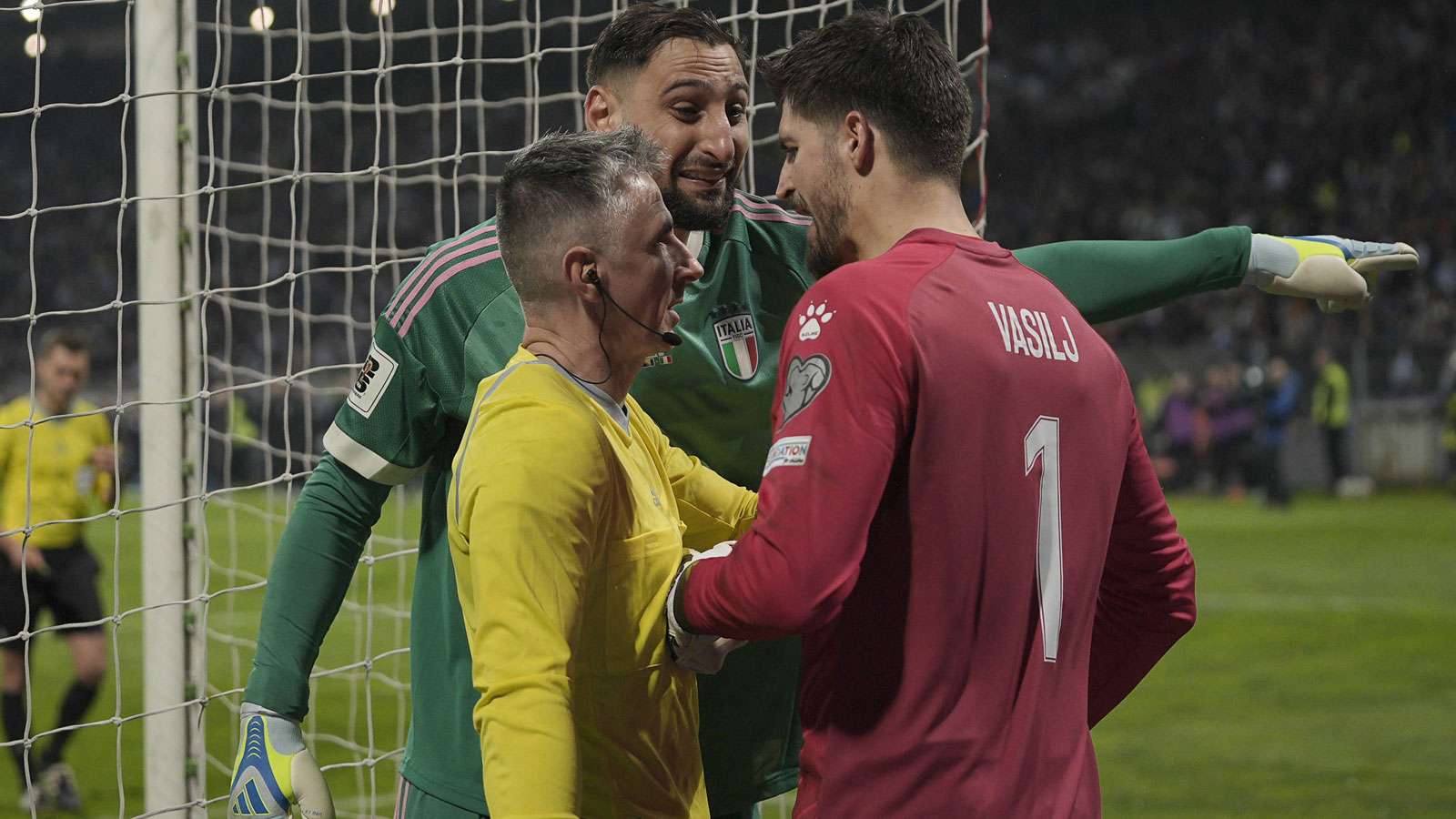 Futbolun yüz karası... İtalya'nın başarısızlığının ardından Donnarumma eleştirilerin hedefinde | Goal.com Türkçe