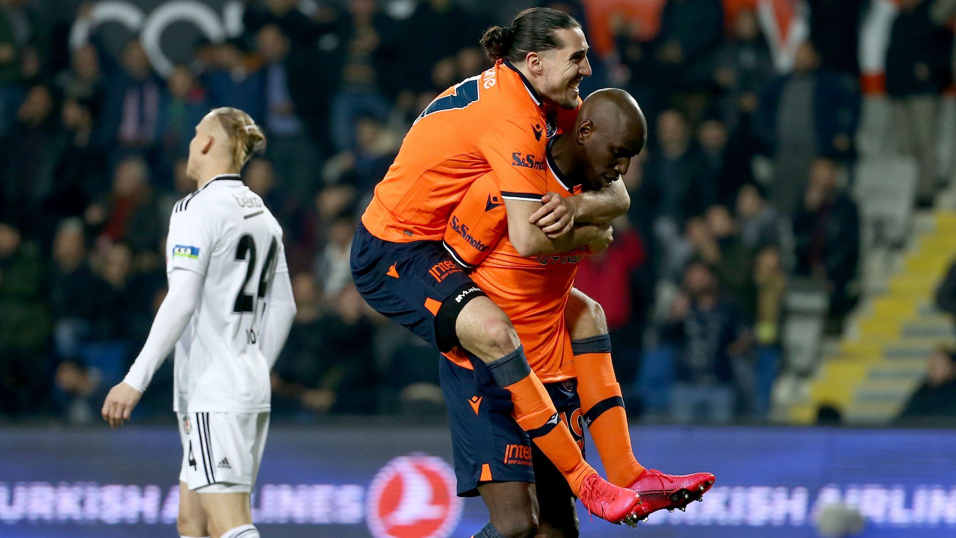 Basaksehir Besiktas Demba Ba Enzo Crivelli