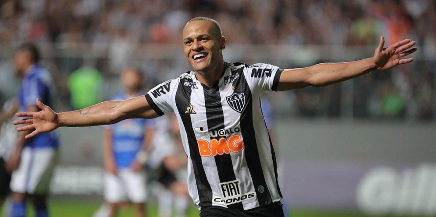 Adilson festeja gol do Atlético-MG diante do CSA