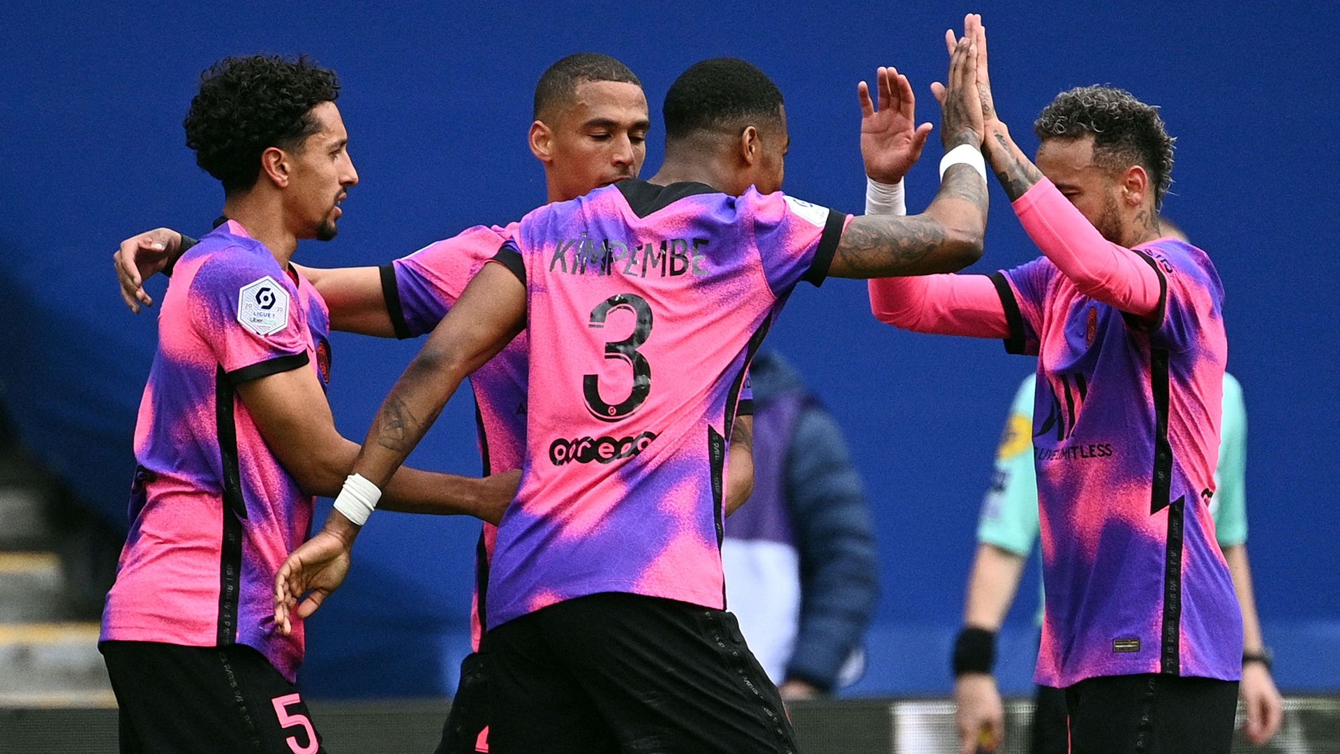 PSG celebrating Marquinhos goal 2020-21