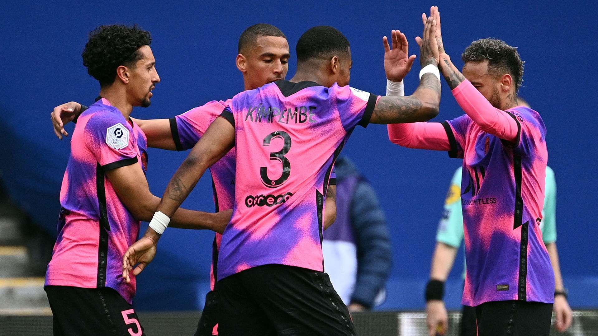 PSG celebrating Marquinhos goal 2020-21