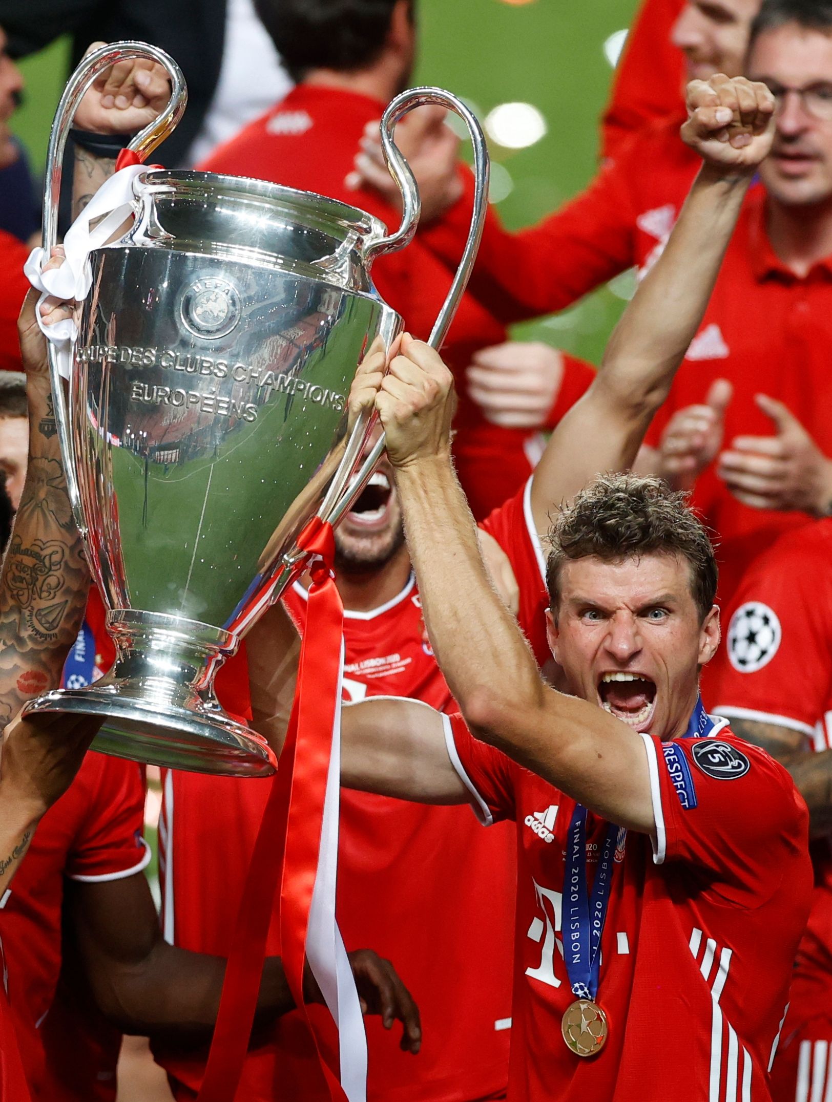 No portada - Müller a cuerpo completo