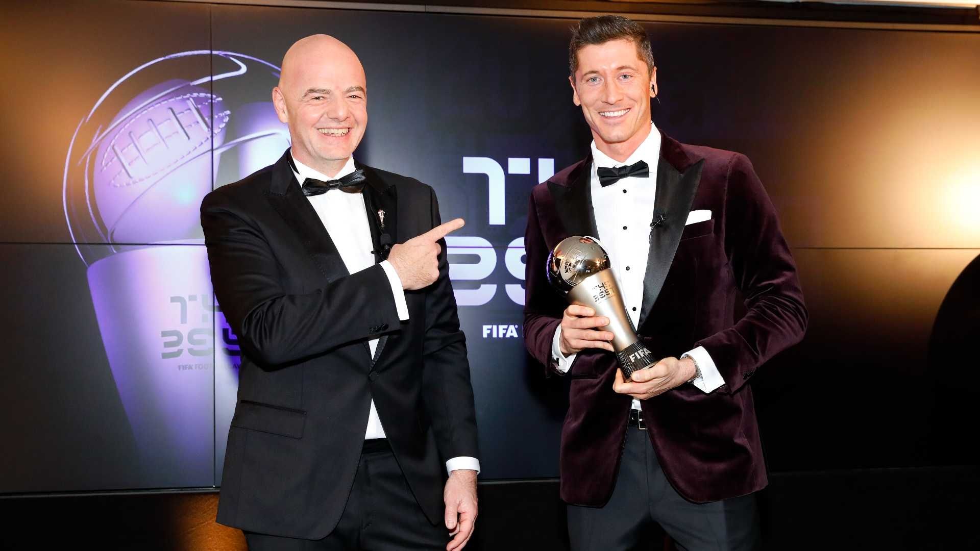 20211125 Infantino Lewandowski
