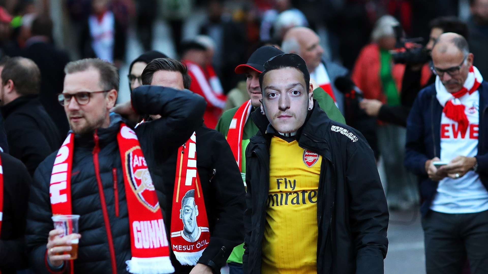 Mesut Ozil Arsenal fan