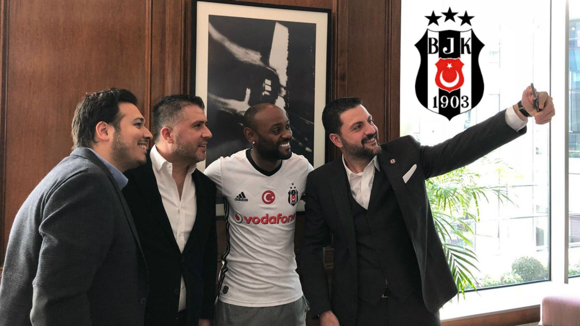 Vagner Love Besiktas logo