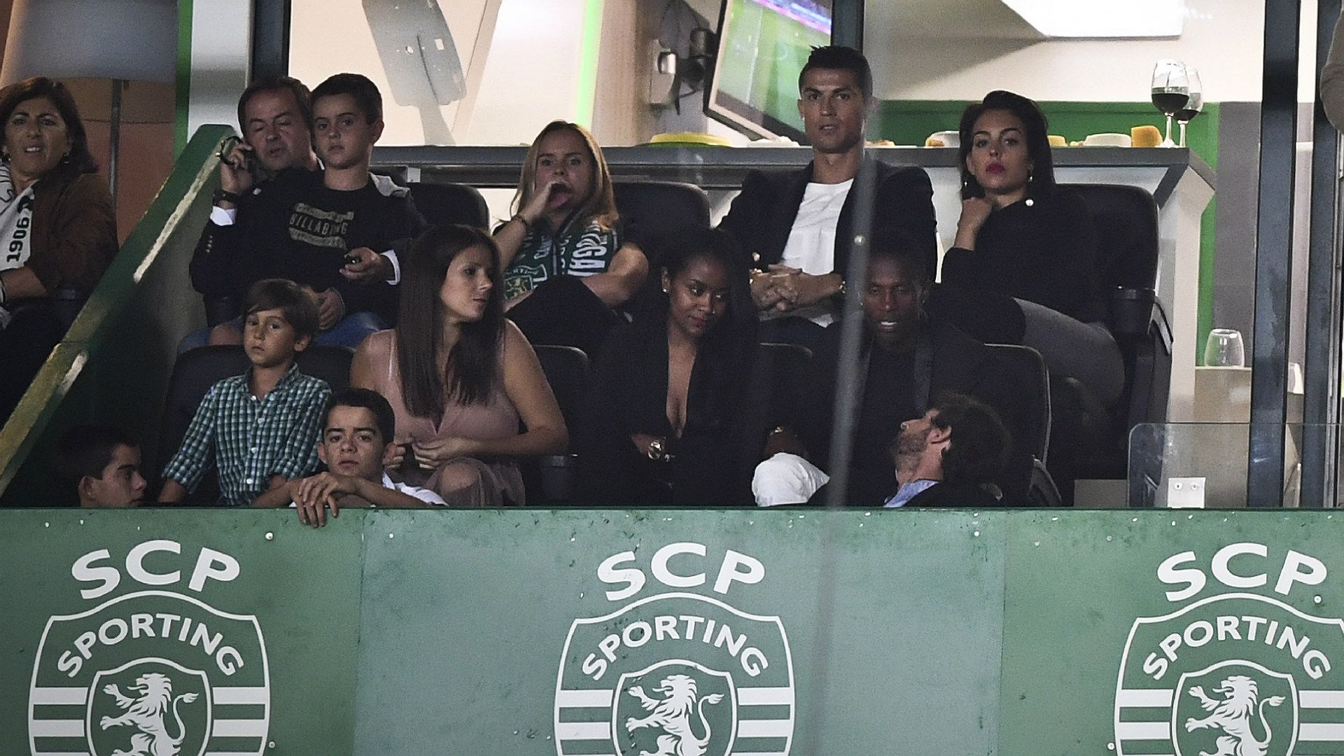 Cristiano Ronaldo Georgina Rodriguez watching Sporting CP