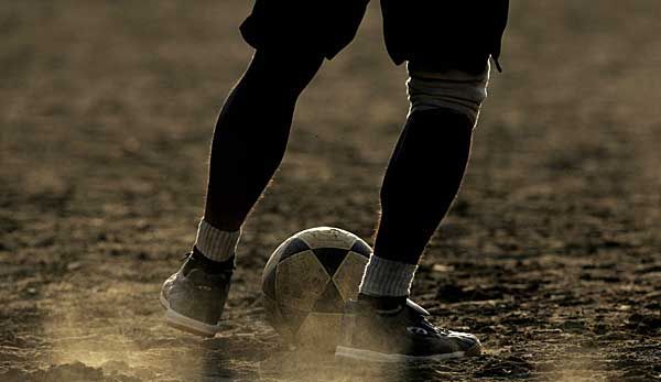 Amateur Fußball Rasen ball neutral