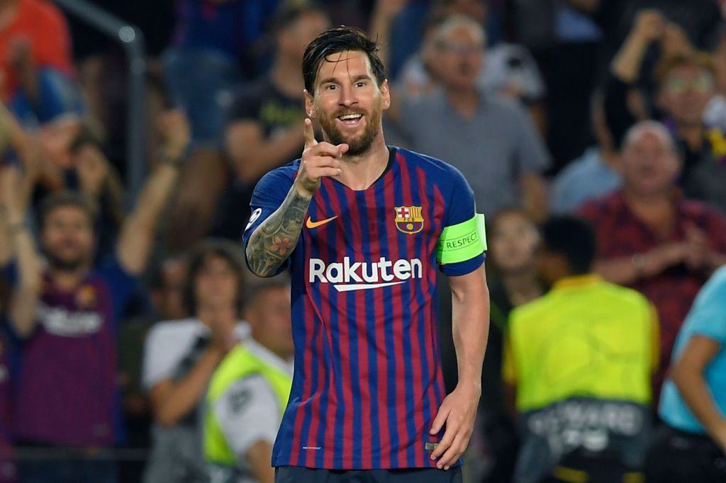 Lionel Messi comemora gol do Barcelona contra o PSV