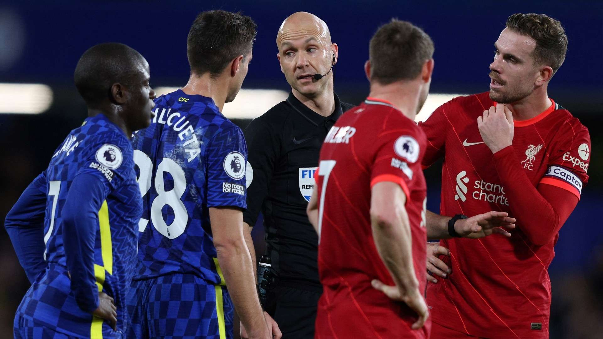 Jordan Henderson Cesar Azpilicueta Liverpool Chelsea 2021-22