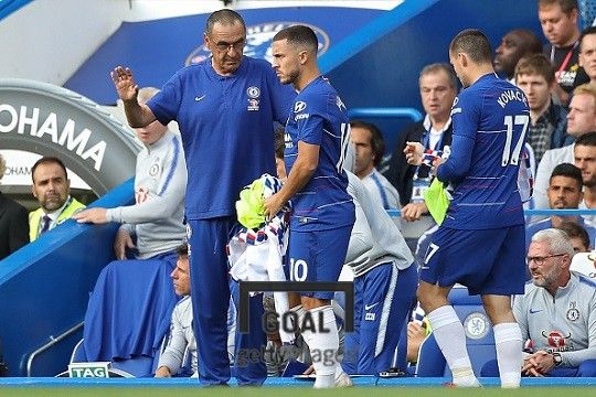 첼시의 사리 감독(좌)과 공격수 아자르(우)가 얘기를 나누고 있다. 사진=게티이미지
