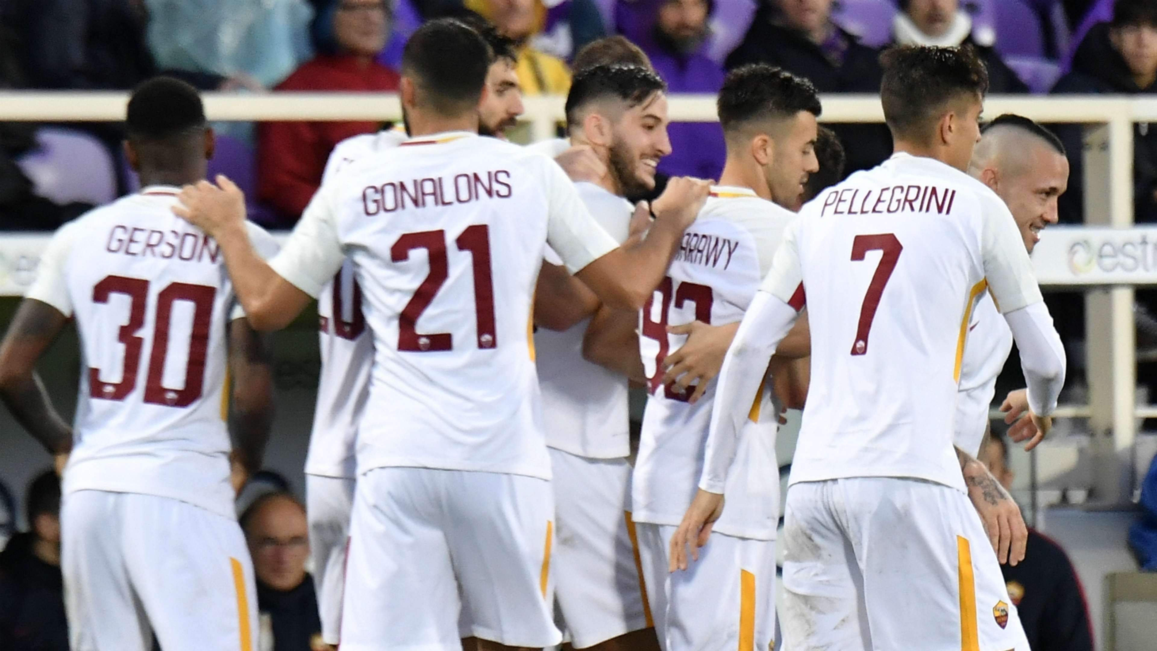Roma celebrating against Fiorentina