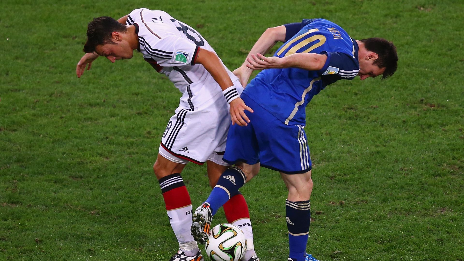 Lionel Messi, Mesut Özil