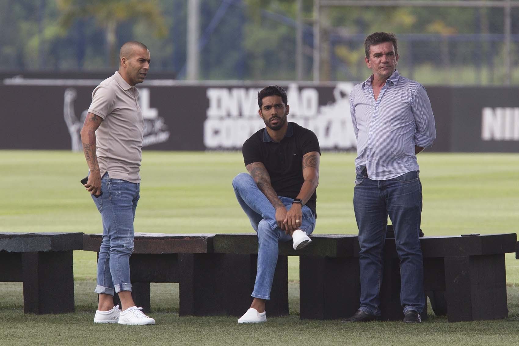 Emerson Sheik, Vilson e Andrés Sanchez em treino do Corinthians