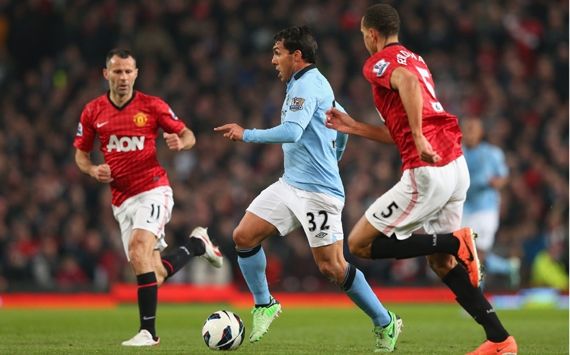 EPL: Carlos Tevez - Ryan Giggs, Manchester United v Manchester City