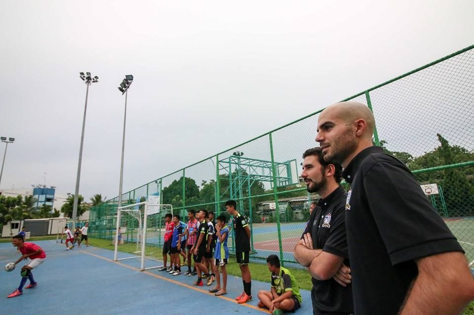 Give A Shout: ลงพื้นที่กับเอคโคโน - มาทำอะไรที่ข้างถนน?