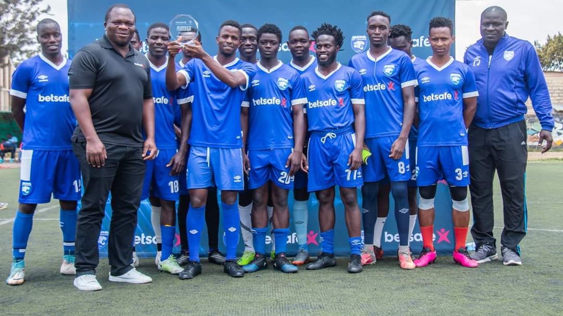 AFC Leopards players and Tom Juma.