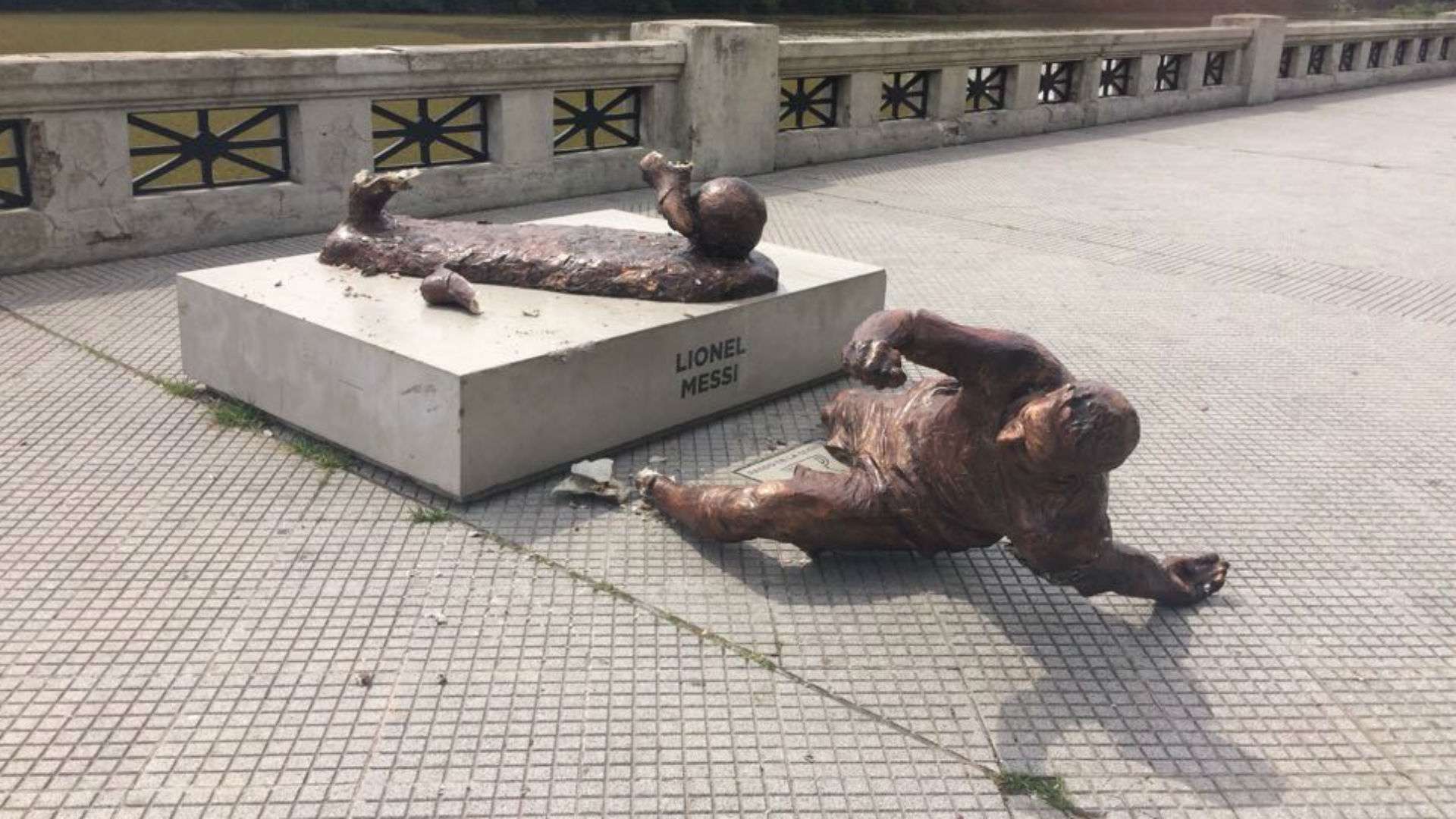 Messi statue