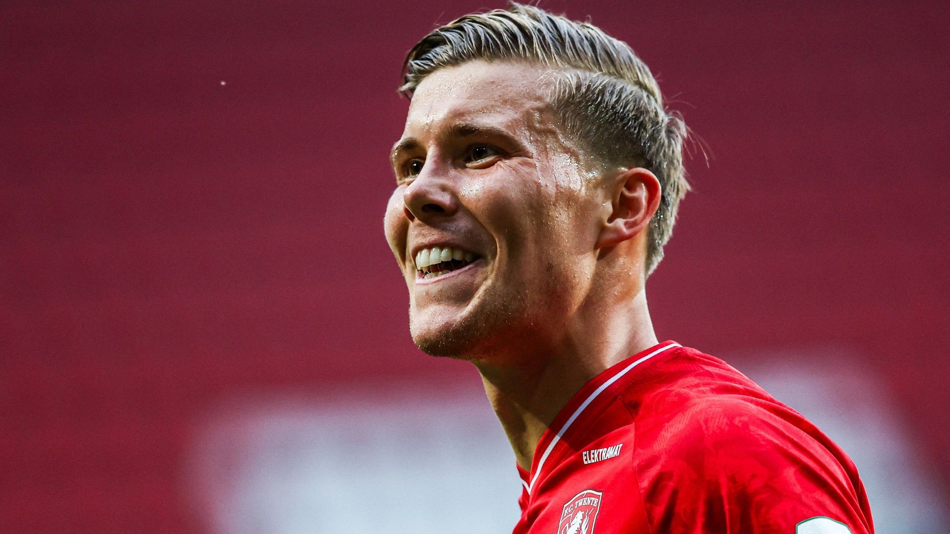 Twente's Icelandic defender Alfons Sampsted (L) celebrates scoring