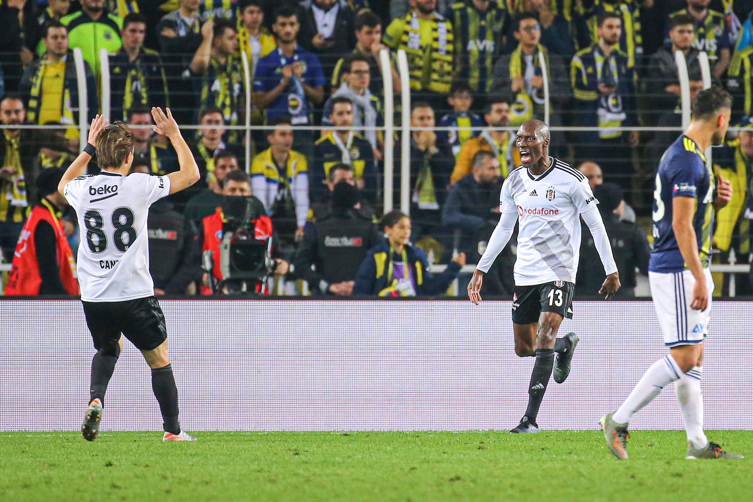 Atiba Hutchinson Besiktas goal celebration, Fenerbahce v Besiktas 12222019