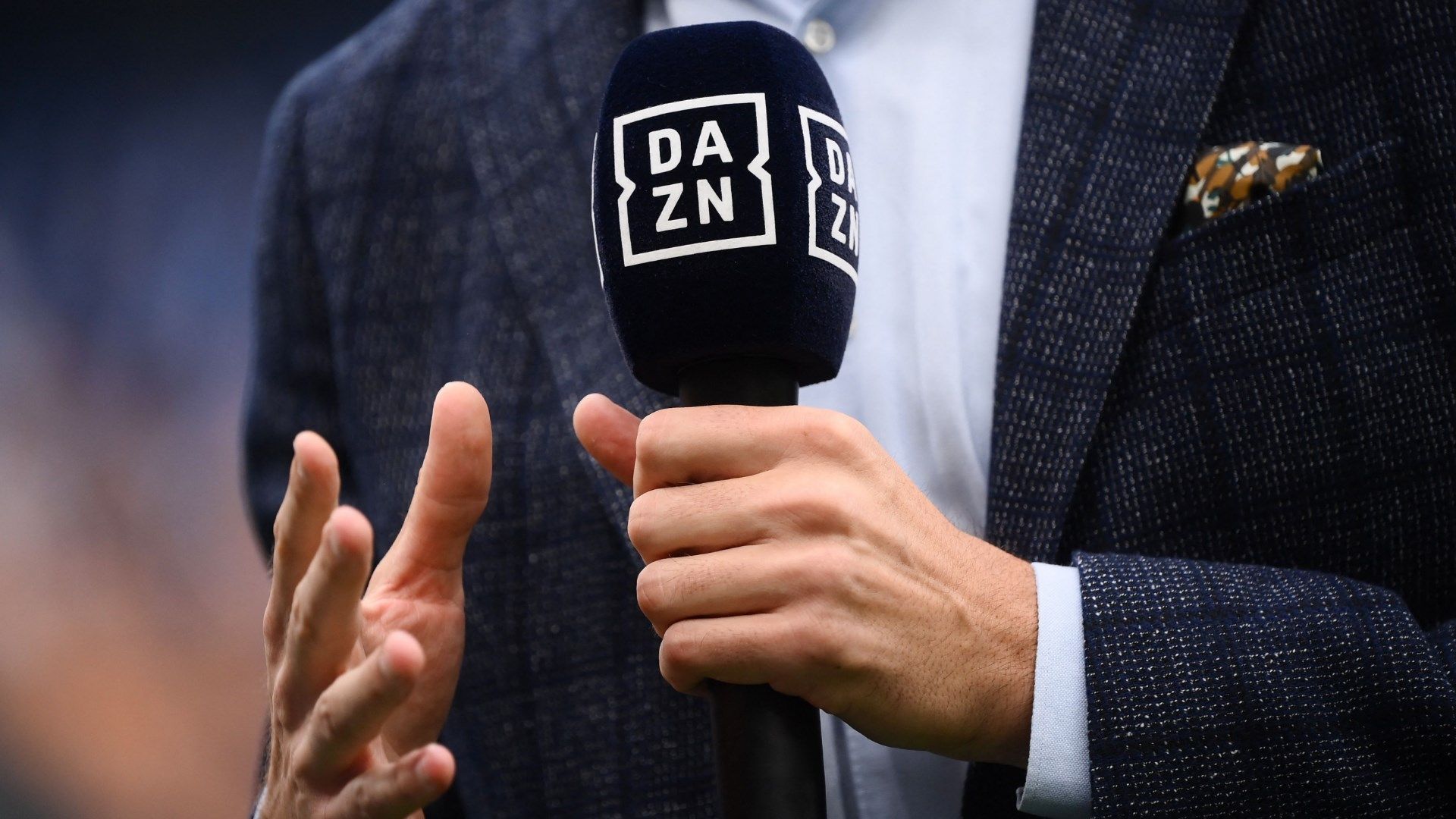 DAZN logo microfono
