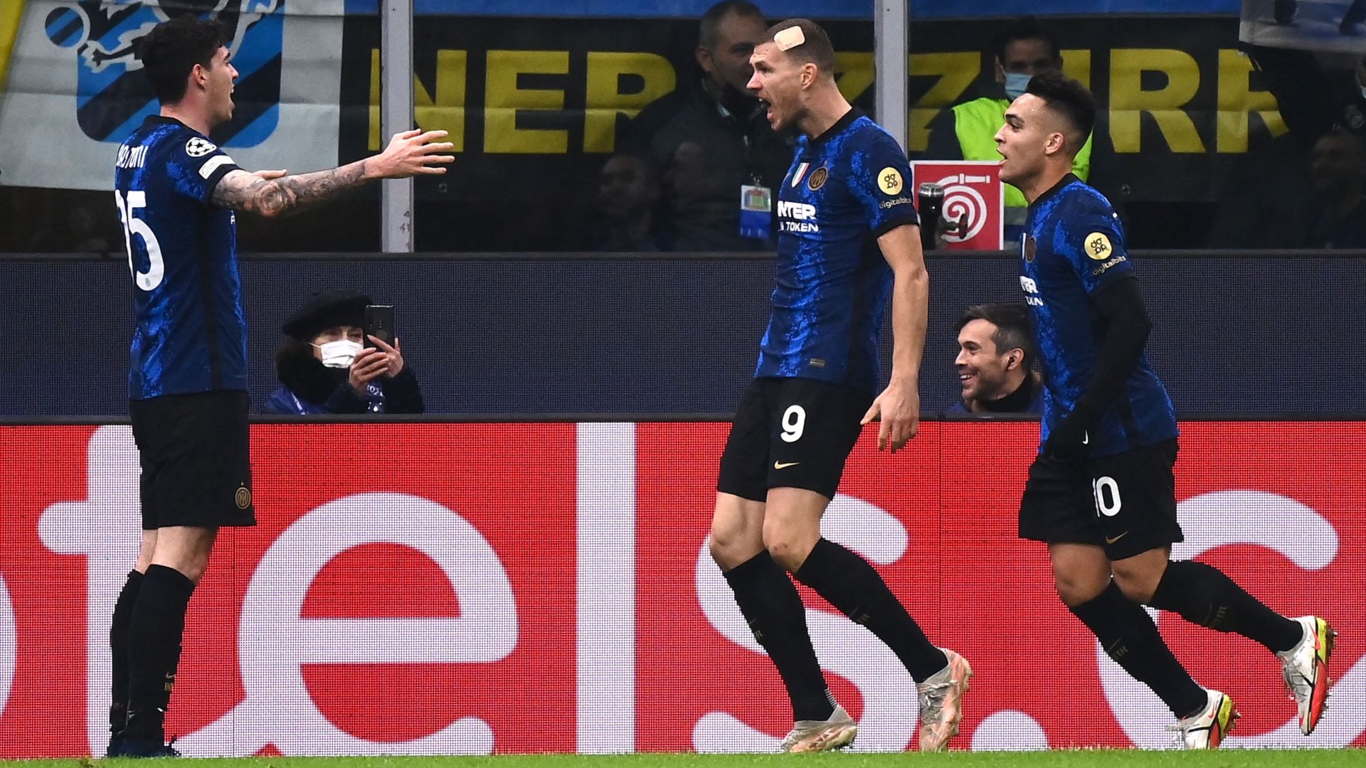 Edin Dzeko Inter Champions League 2021-22