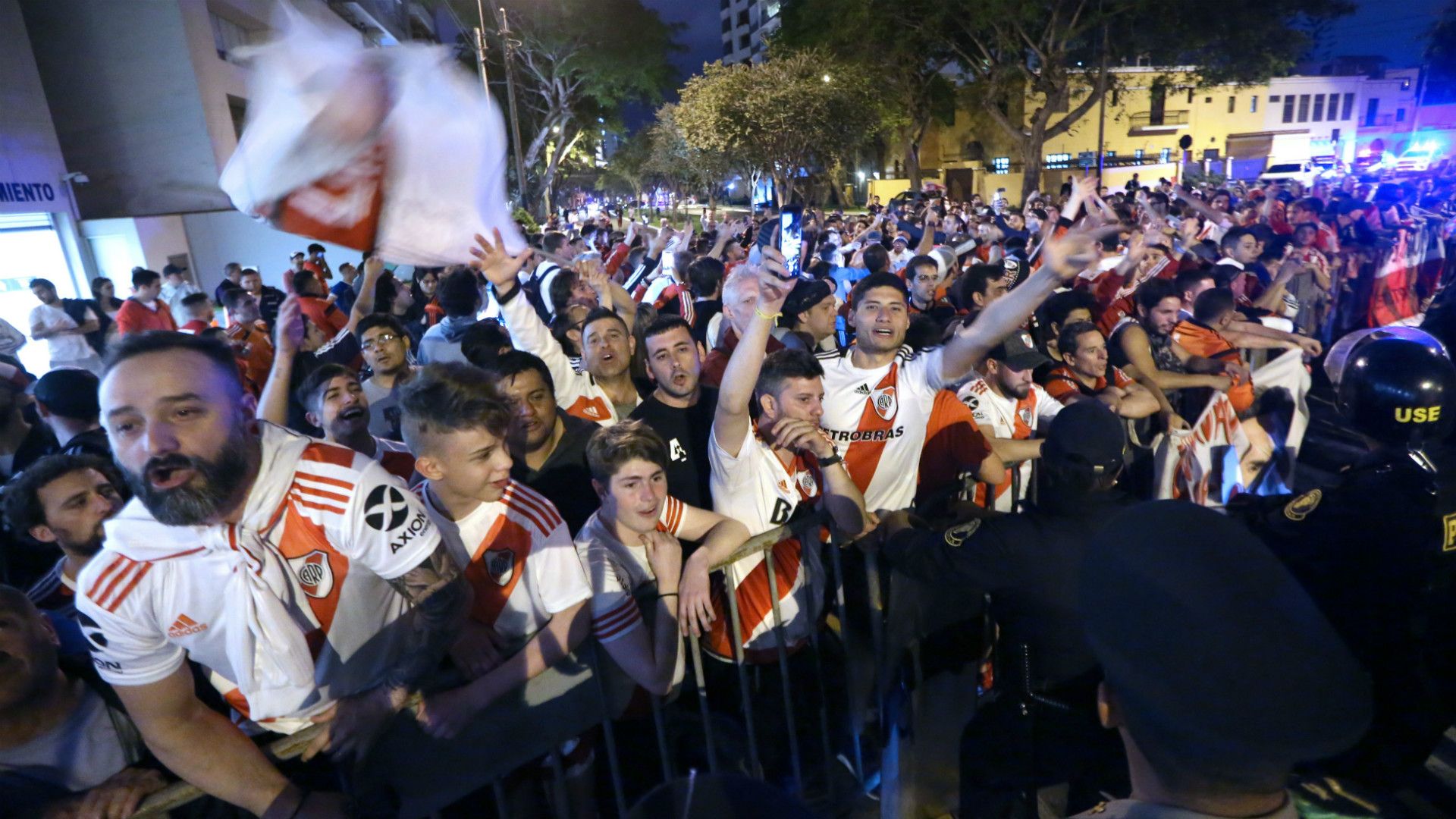 Hinchas River Lima Final Copa Libertadores 2019