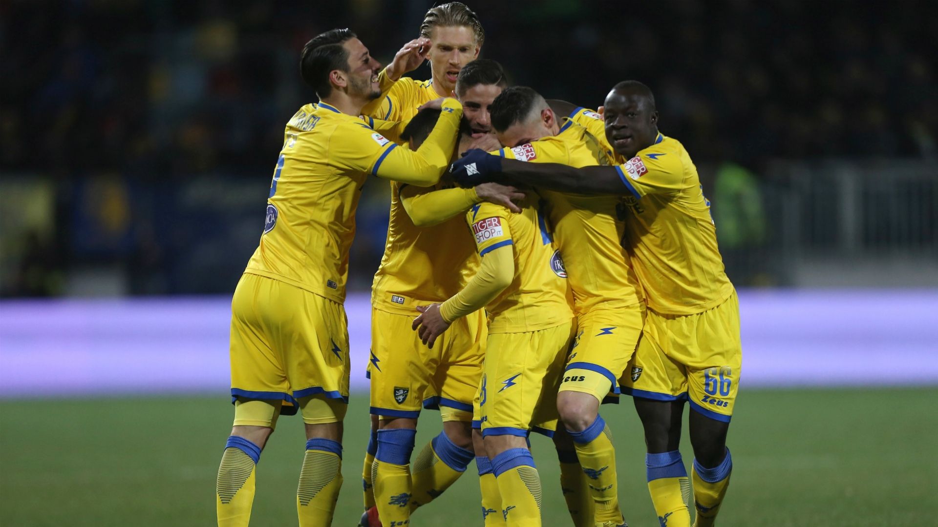 Frosinone celebrating Frosinone Roma Serie A